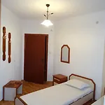 Guest house Petrovi *